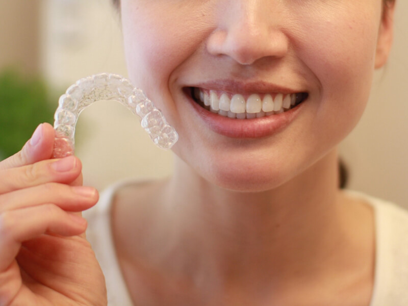 ホワイトニングやむし歯や歯周病の予防処置にマウスピースを活用します